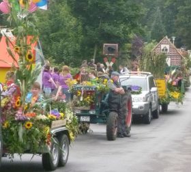 20120804_03_Warten_auf_Abmarsch.JPG